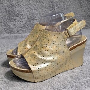 Pierre Dumas Hester Wedge Sandals Gold Perforated Slingback Womens 8 EXC